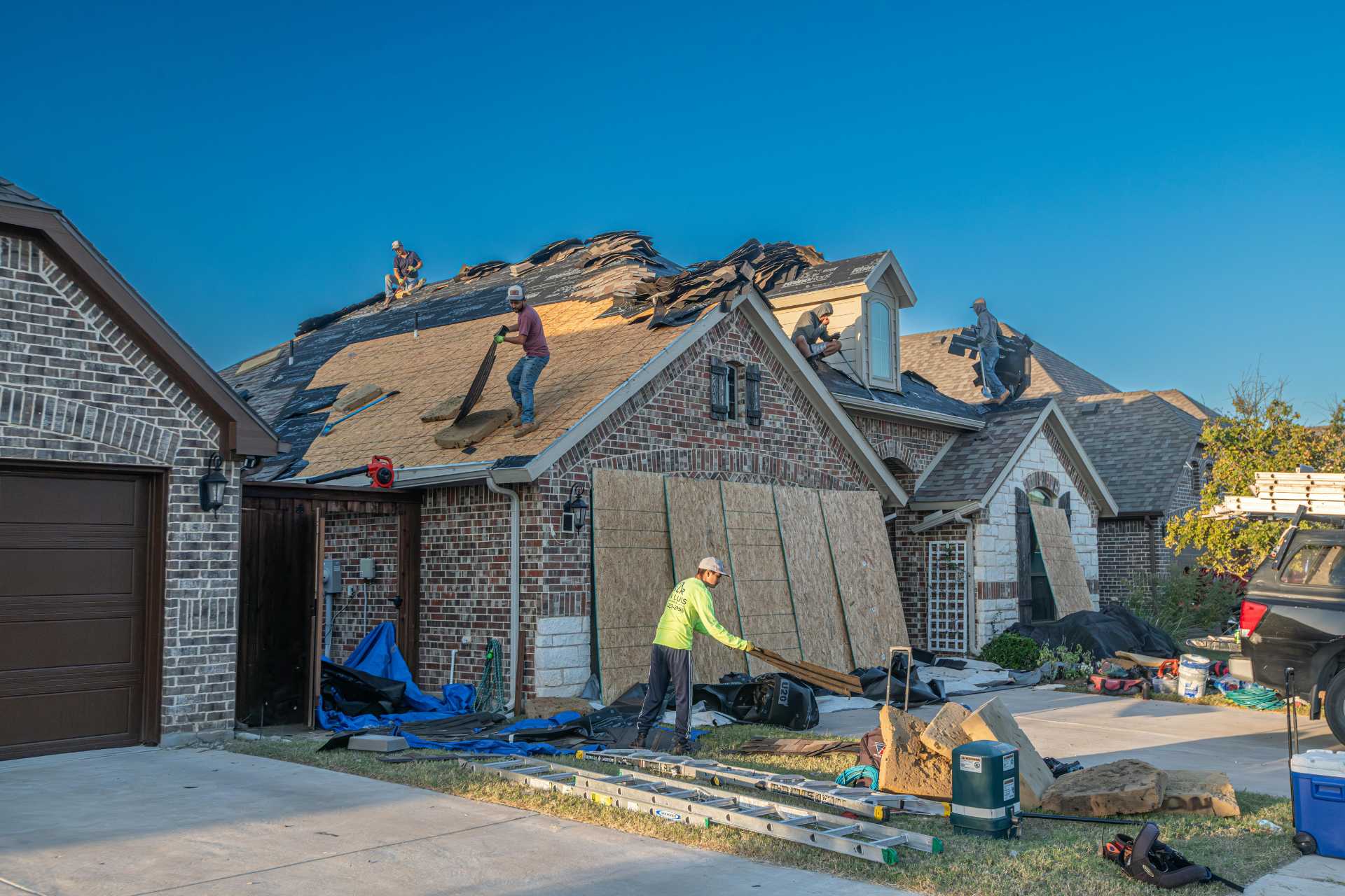 From Footings to Shingles: Why Canadian Homeowners Combine Underpinning and Roof Upgrades